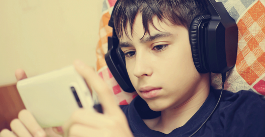 Too much social media makes you depressed and dumb – Science says